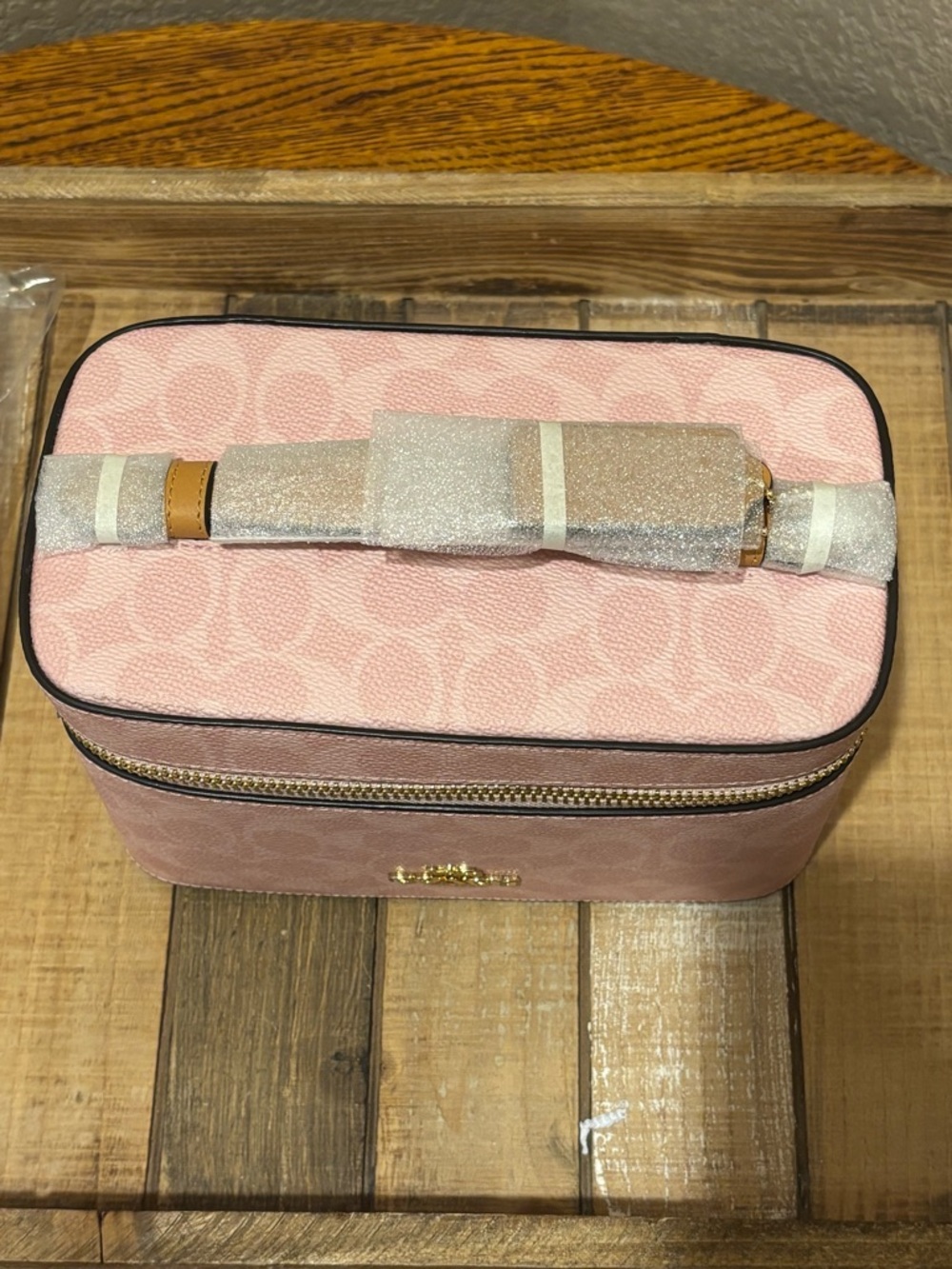 NWT 2026 Coach Cosmetic Case In Signature Canvas | Gold/Powder Pink CEA56 - Picture 5 of 10